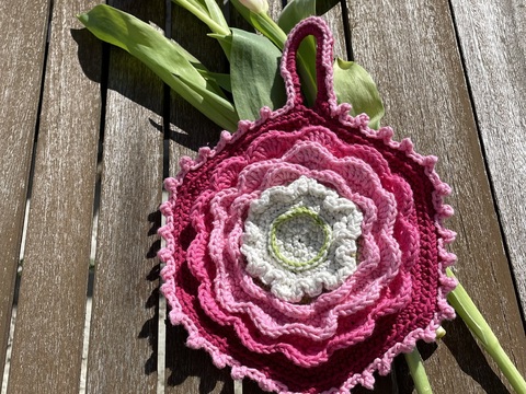 Häkelanleitung für superschönen Topflappen Blütenzauber