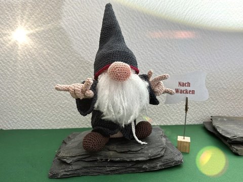 Häkelanleitung als PDF für den Rocker-Wichtel