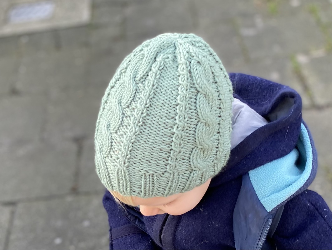 Strickanleitung Mütze mit Zöpfen - einfach nachzuarbeiten - Bild 2