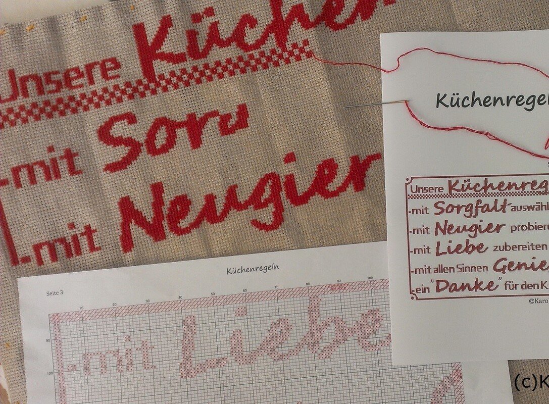 Kreuzstichvorlage mit Küchenregeln im Stil von Dekoschildern, PDF Download