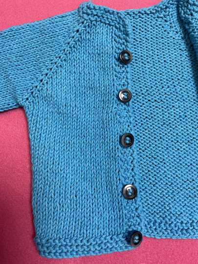 Die einfachste! Raglan Babystrickjacke Gr. 52 100 Gramm Wolle und los gehts