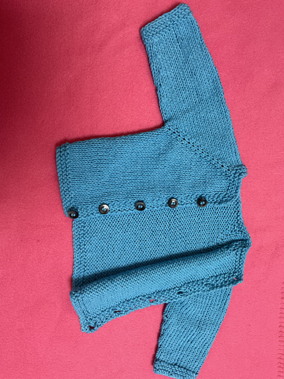 Die einfachste! Raglan Babystrickjacke Gr. 52 100 Gramm Wolle und los gehts