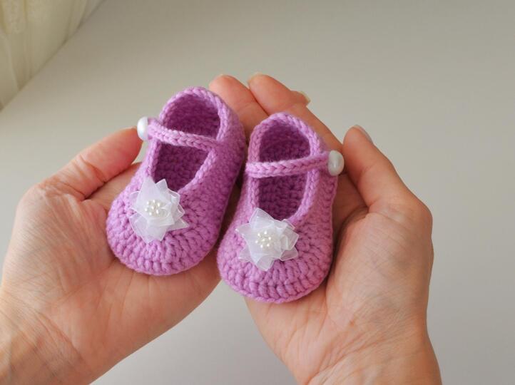 Mary Jane crochet baby shoes pattern PDF, 3 sizes girl soft sole crib shoes