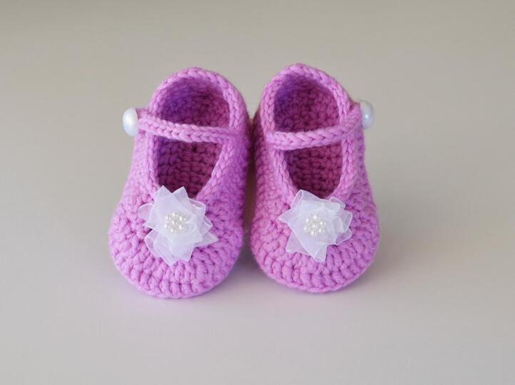 Mary Jane crochet baby shoes pattern PDF, 3 sizes girl soft sole crib shoes