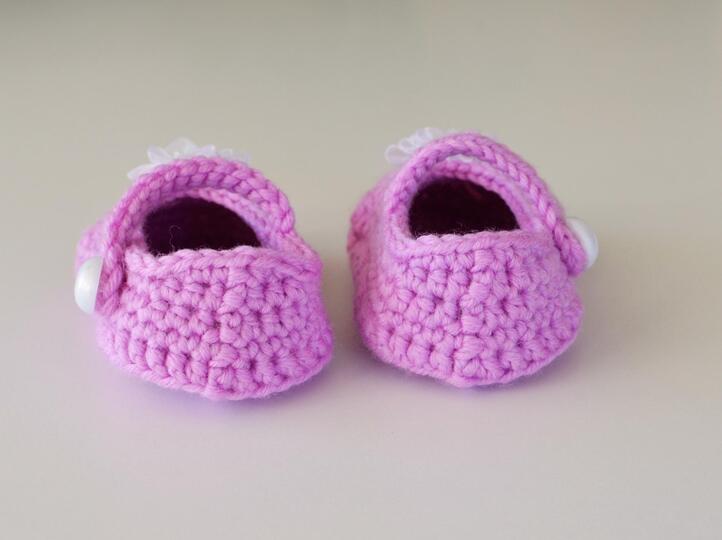 Mary Jane crochet baby shoes pattern PDF, 3 sizes girl soft sole crib shoes