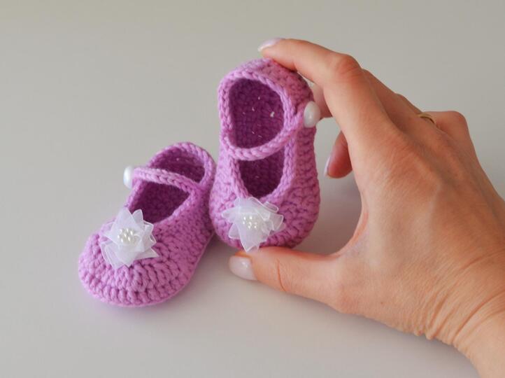 Mary Jane crochet baby shoes pattern PDF, 3 sizes girl soft sole crib shoes
