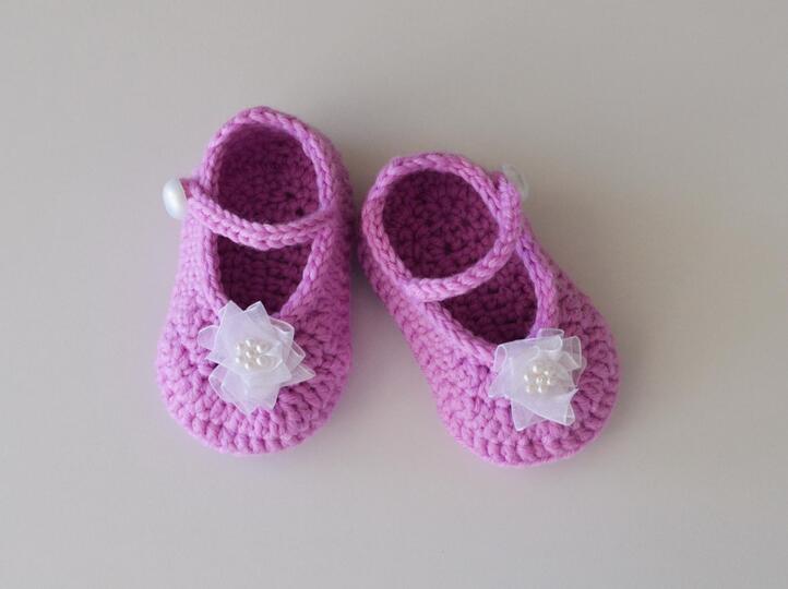 Mary Jane crochet baby shoes pattern PDF, 3 sizes girl soft sole crib shoes