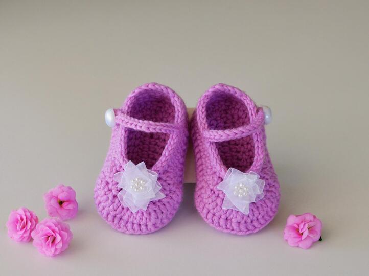 Mary Jane crochet baby shoes pattern PDF, 3 sizes girl soft sole crib shoes