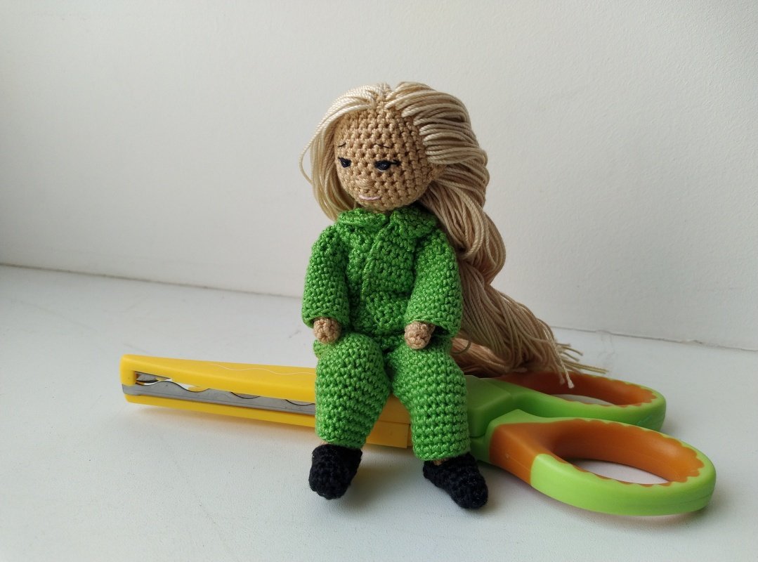 Tiny pose-able doll is wearing playsuit and slippers - Image 12