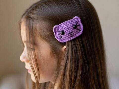 Crochet Kitty Hair Clip Pattern + Video (English-Only Tutorial)