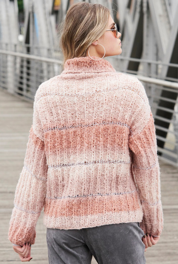 Rollkragenpulli mit Rippenmuster und Altrosa-Verlaufsgarn