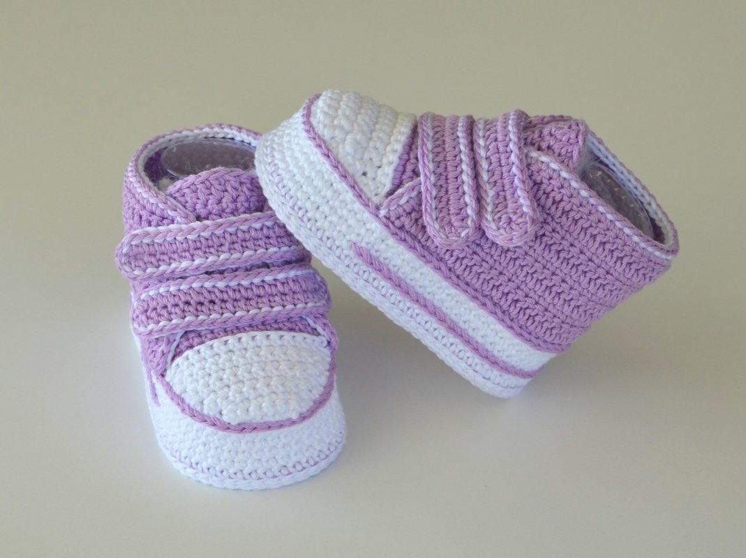 Crochet baby high top sneakers pattern newborn velcro shoes booties #B19
