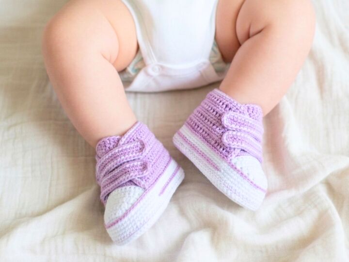 Crochet Baby Sneakers Pattern – High Top Booties with Velcro – 4 Sizes PDF