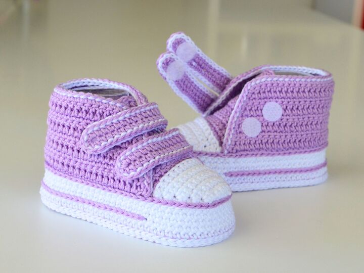 Häkelanleitung Babysneaker – Baby Booties mit Klettverschluss (4 Größen)