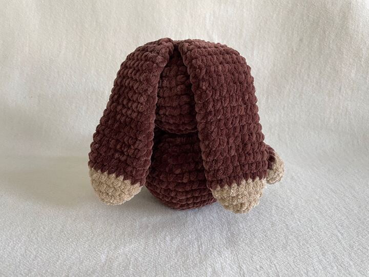 Häkelanleitung: So häkelst du bezaubernde Hasen aus Chenillewolle