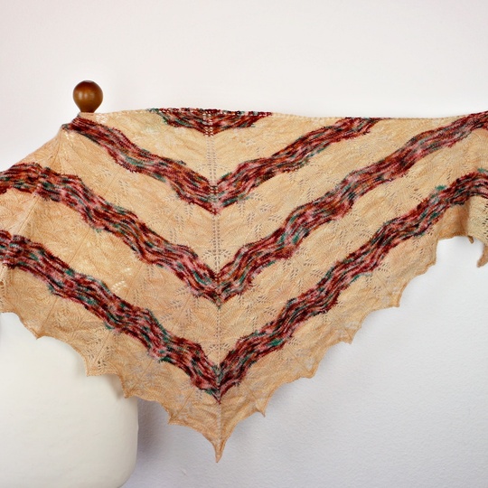 Strickanleitung leichtes Tuch mit Lacemuster – ideal für Farbverlaufsgarn