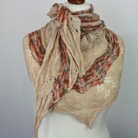 Strickanleitung leichtes Tuch mit Lacemuster – ideal für Farbverlaufsgarn