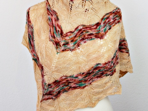 Strickanleitung leichtes Tuch mit Lacemuster – ideal für Farbverlaufsgarn