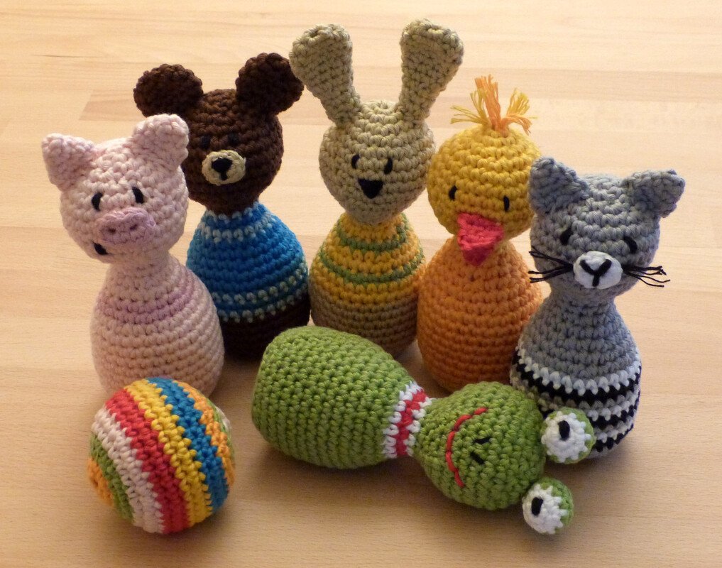 Häkelanleitung für ein tierisches Kegelspiel für Kinder