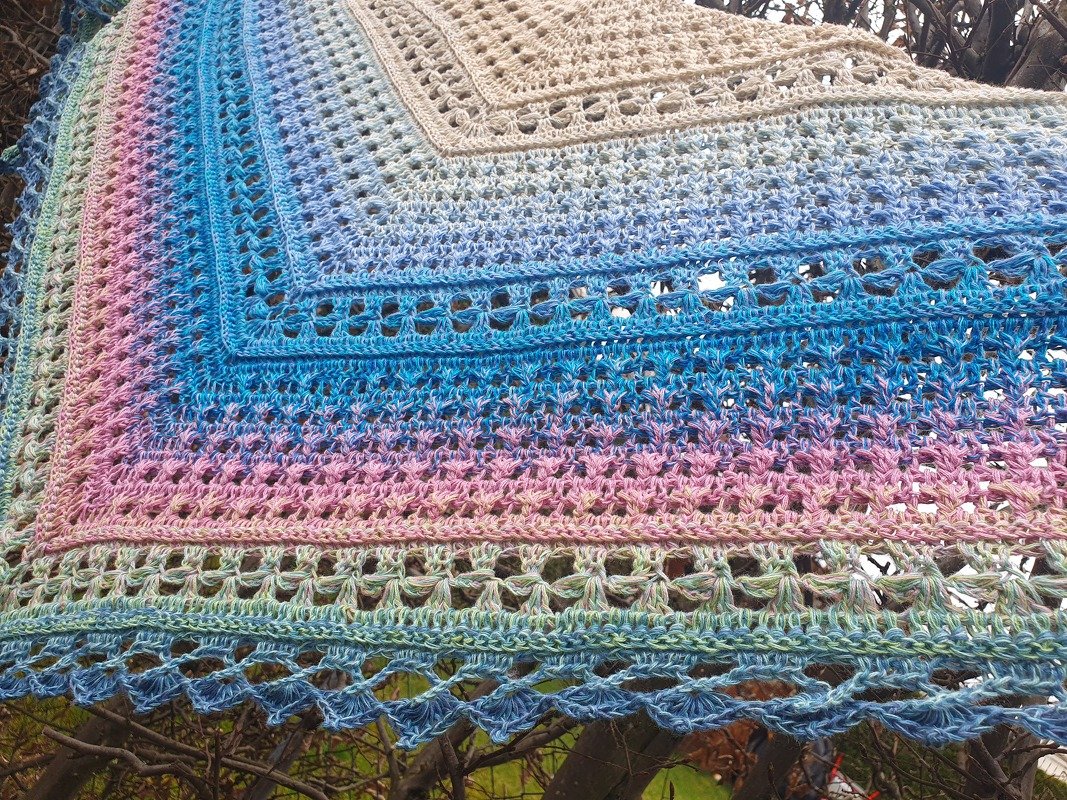 Häkelanleitung Spring Romance: Symmetrisches und asymmetrisches Häkeltuch - Bild 7