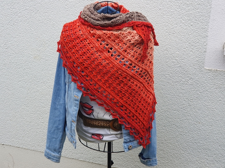 Häkelanleitung Spring Romance: Symmetrisches und asymmetrisches Häkeltuch