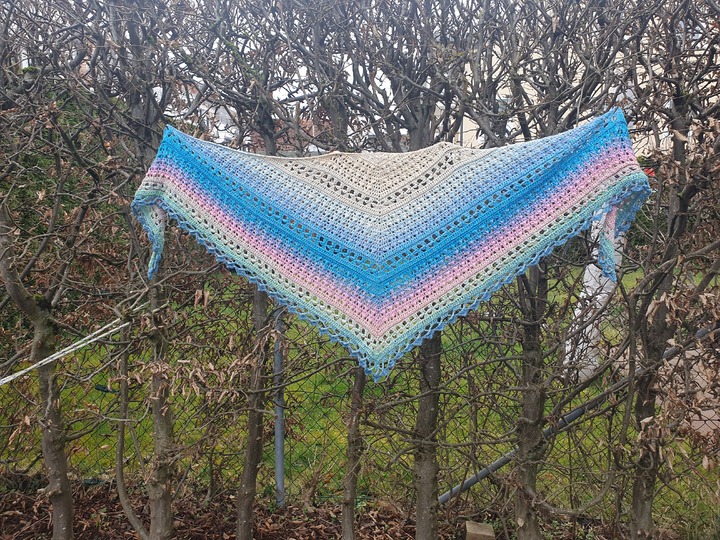 Häkelanleitung Spring Romance: Symmetrisches und asymmetrisches Häkeltuch