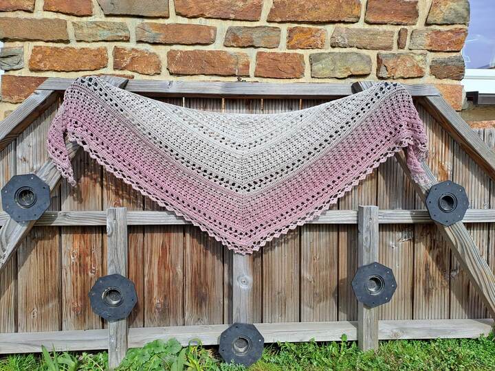 Häkelanleitung Spring Romance: Symmetrisches und asymmetrisches Häkeltuch