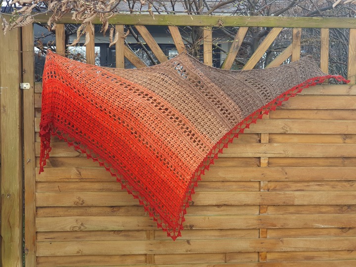 Häkelanleitung Spring Romance: Symmetrisches und asymmetrisches Häkeltuch