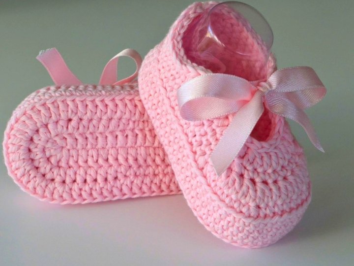 Crochet baby girl shoes pattern PDF