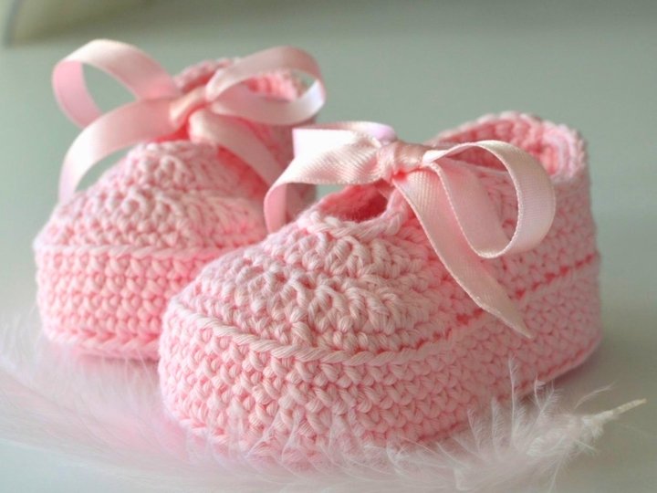 Crochet baby girl shoes pattern PDF