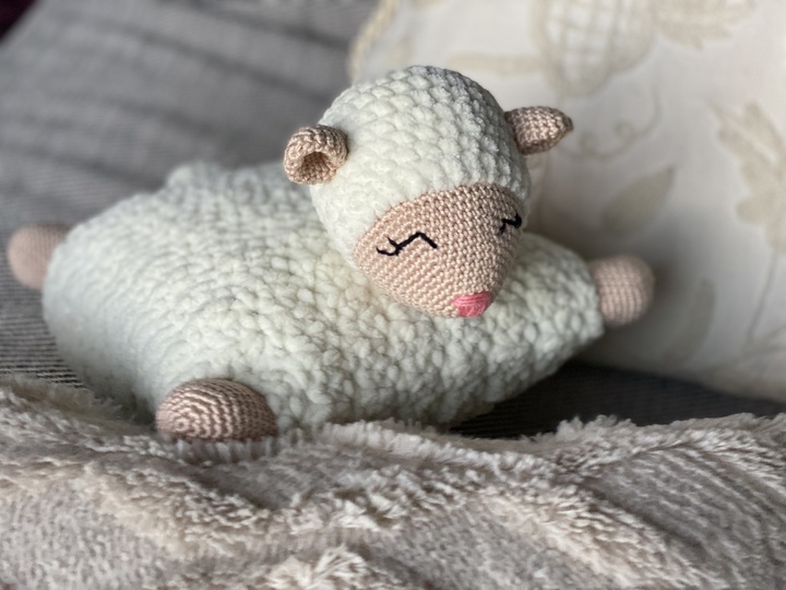 Häkelanleitung - Schnuffelpolster Schaf (Schnuffeltuch) - Kissenüberzug