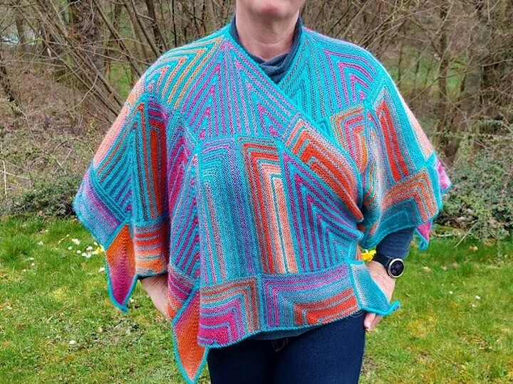 Karlmilleniumfalke, a cloth for all occasions