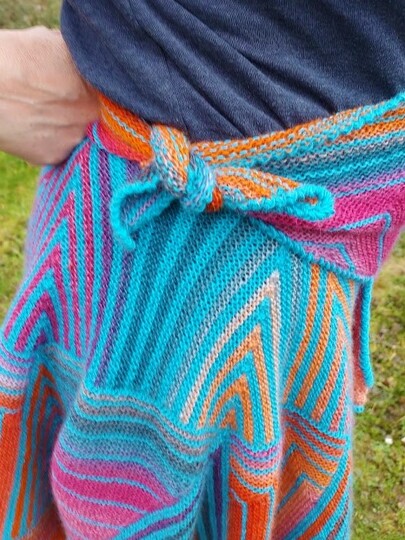 Karlmilleniumfalke, a cloth for all occasions