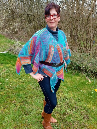 Karlmilleniumfalke, a cloth for all occasions