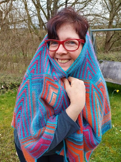 Karlmilleniumfalke, a cloth for all occasions