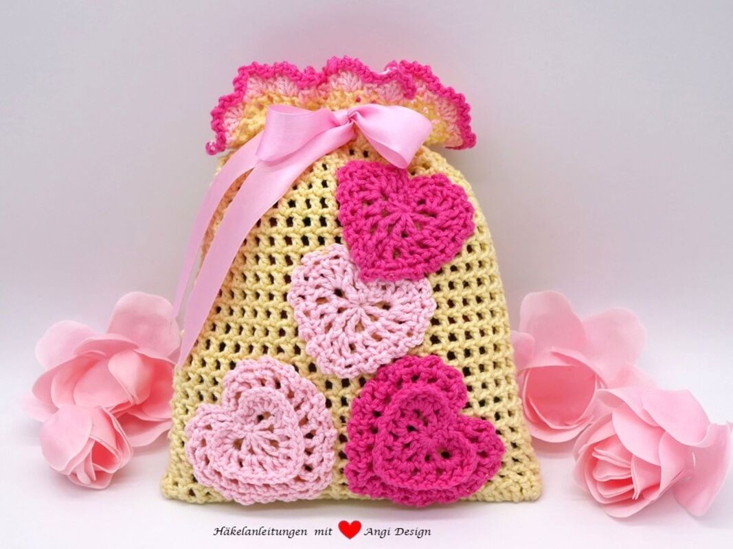 Geschenks&auml;ckchen mit Herzen h&auml;keln