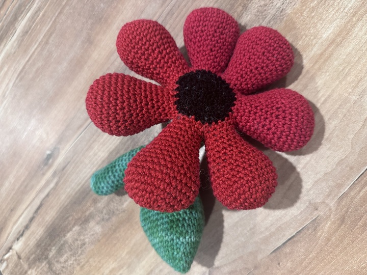 Blume Bella - Eine bezaubernde Häkelanleitung für besondere Anlässe