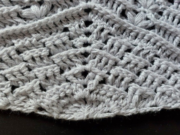 Triangular scarf „Tandrielle BE“ – Crochet Pattern