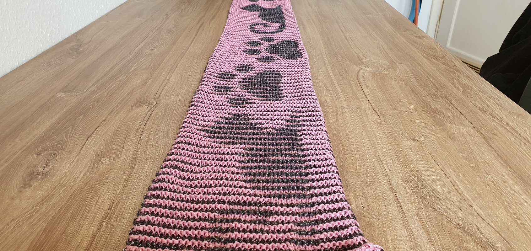 Cat, Shadow Knitting, Illusion Knitting, Motif Scarf - Image 2