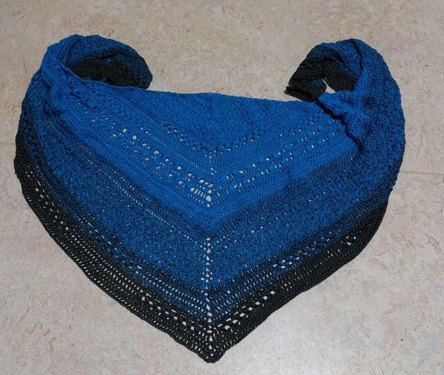 Häkelanleitung Laluna flaches Dreieckstuch gehäkelt