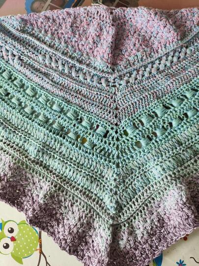 Häkelanleitung Laluna flaches Dreieckstuch gehäkelt