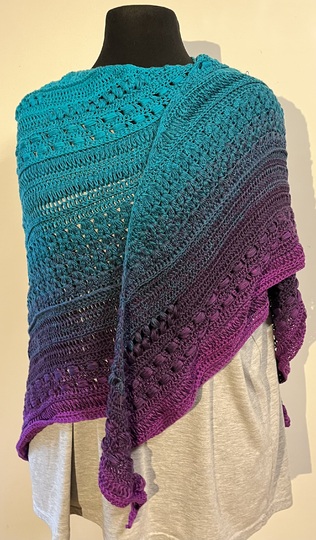 Häkelanleitung Laluna flaches Dreieckstuch gehäkelt