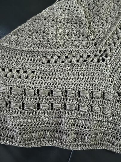 Häkelanleitung Laluna flaches Dreieckstuch gehäkelt