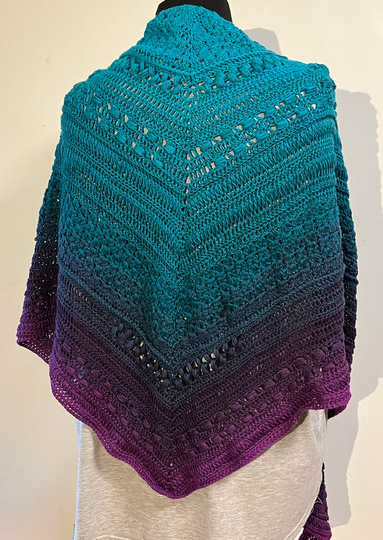 Häkelanleitung Laluna flaches Dreieckstuch gehäkelt