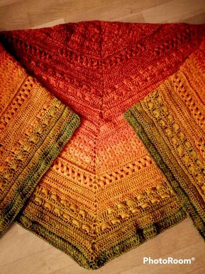 Häkelanleitung Laluna flaches Dreieckstuch gehäkelt