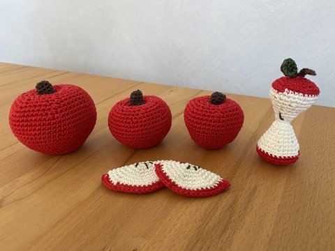 Apfel häkeln in 3 Größen + Apfelbutz & Scheiben