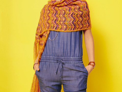 Gehäkeltes großes Tuck im mehrfarbigen Zackenmuster