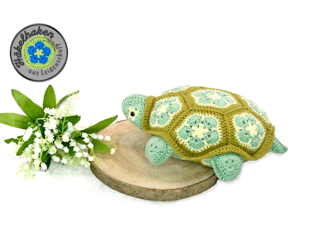 Thilda The Turtle as Pillow or Heat Pad with African Flowers PDF