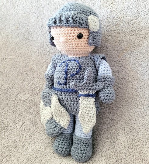 Ritter häkeln – Amigurumi ca. 25 cm mit Schild und Schwert (DE & EN)