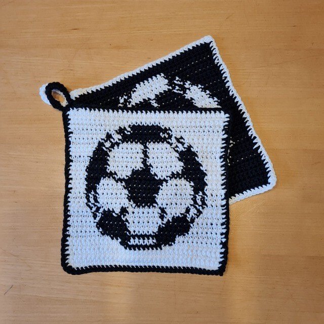 Häkelanleitung Topflappen Fussball - Bild 3